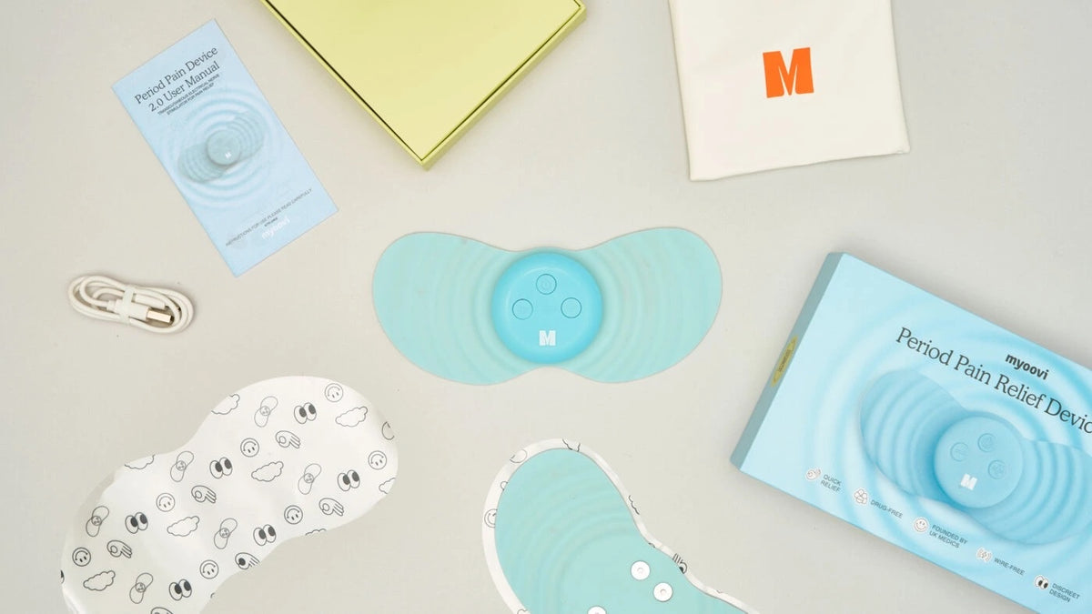 Myoovi 2.0 unboxed: device, 2 butterfly pads, USB-C cable, storage pouch, manual and box